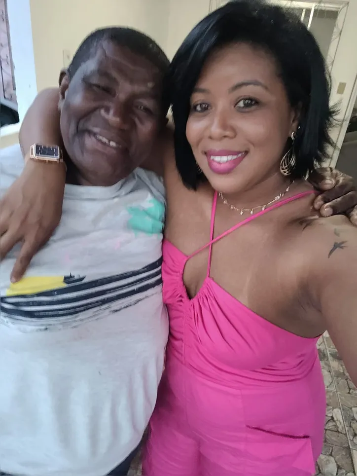 Érica ao lado de seu Natanael, falecido há oito meses