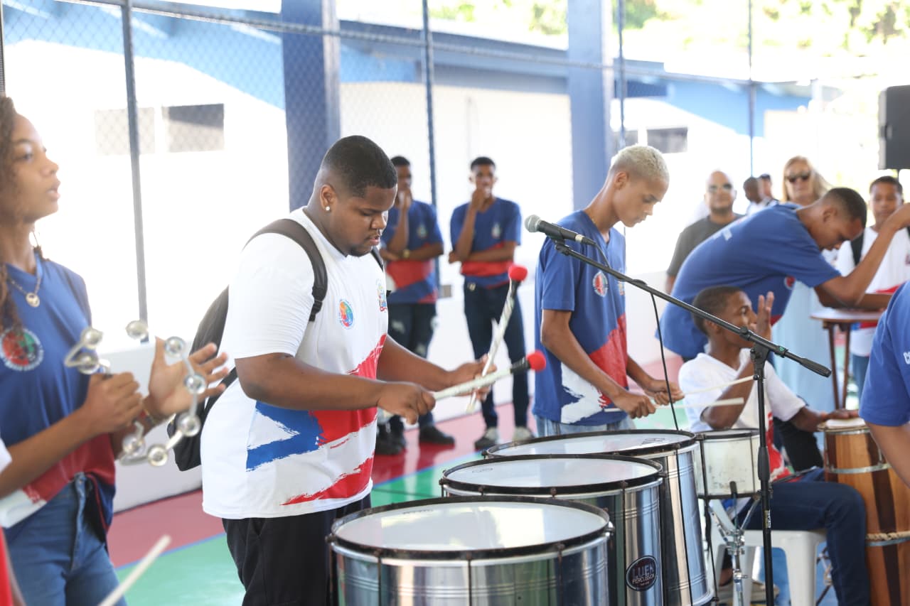 Governo da Bahia investe R$ 20 milhões e entrega dois colégios em Salvador