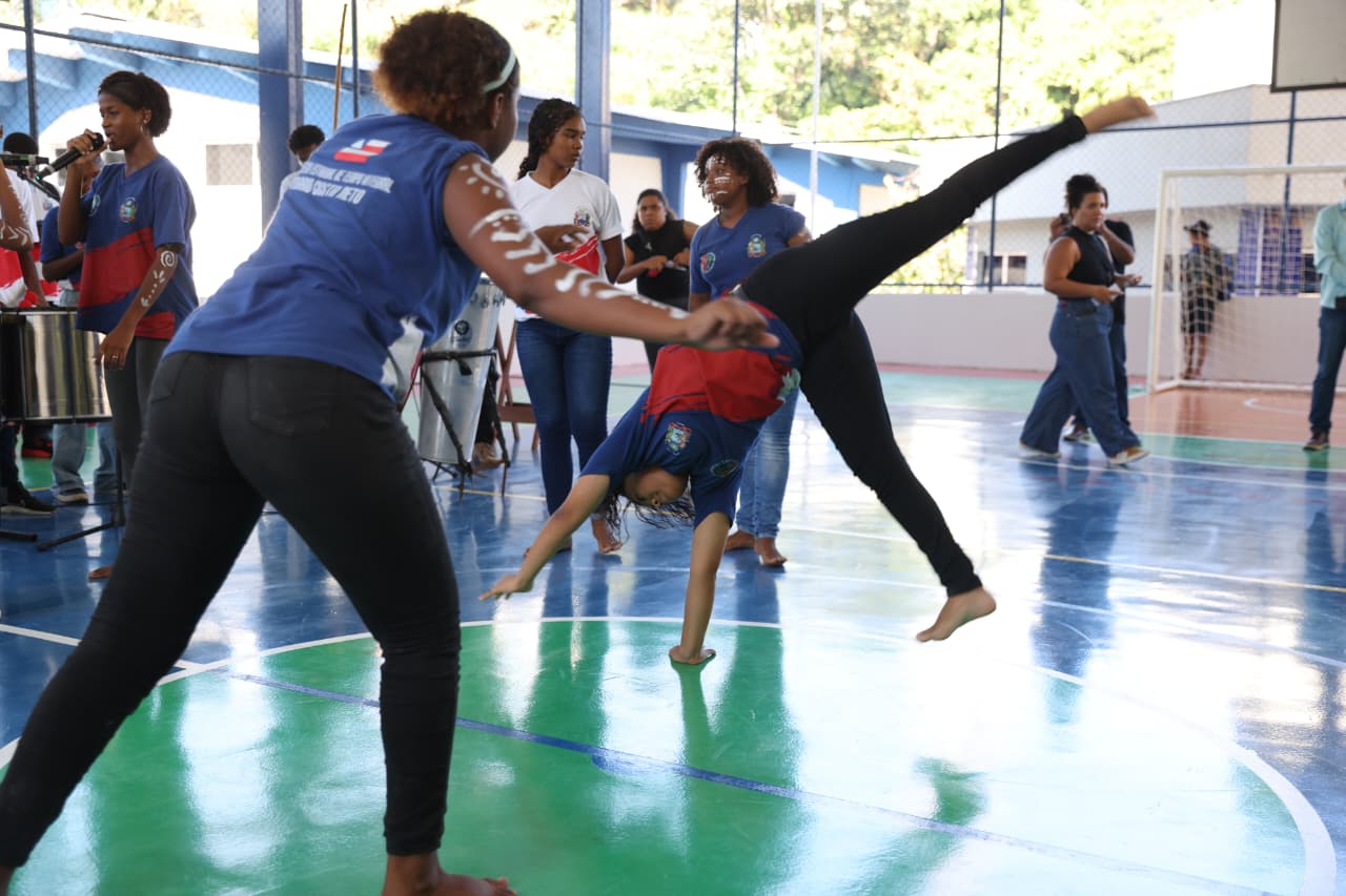 Governo da Bahia investe R$ 20 milhões e entrega dois colégios em Salvador