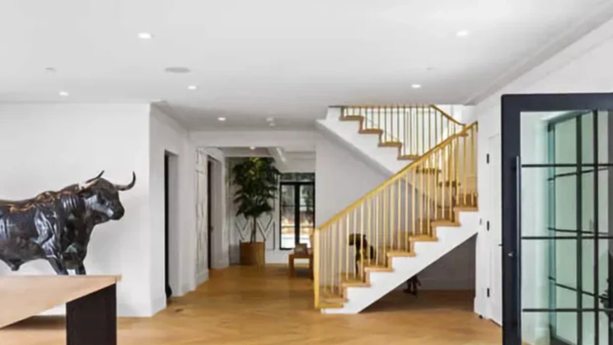 Alvo de atentado, mansão de Rihanna custa mais de R$ 70 milhões; veja