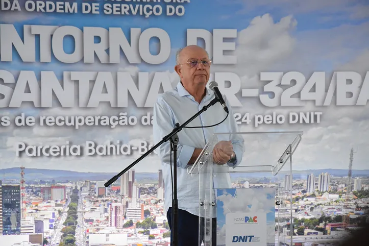 Prefeito José Ronaldo na assinatura da ordem de serviço da duplicação do Anel da Contorno