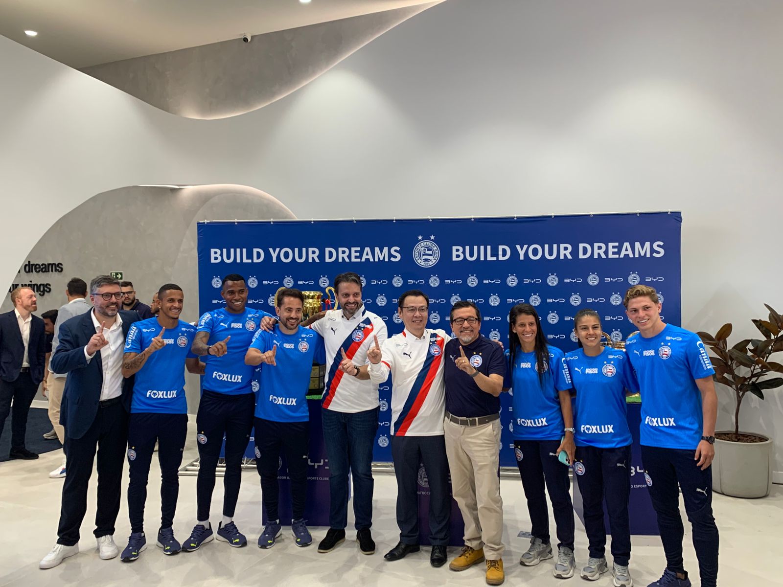 Novo patrocinador, BYD quer amistoso entre Bahia e Manchester City