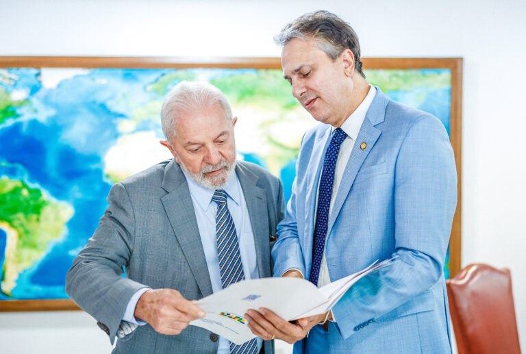 Lula anuncia novo ministro da Educação; veja o nome