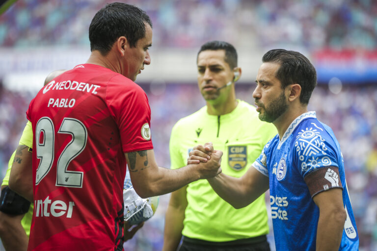 Bahia e Athletico travam duelo historicamente acirrado na Fonte Nova