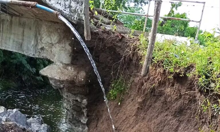 Chuvas causam desmoronamento de parte de ponte no interior da Bahia