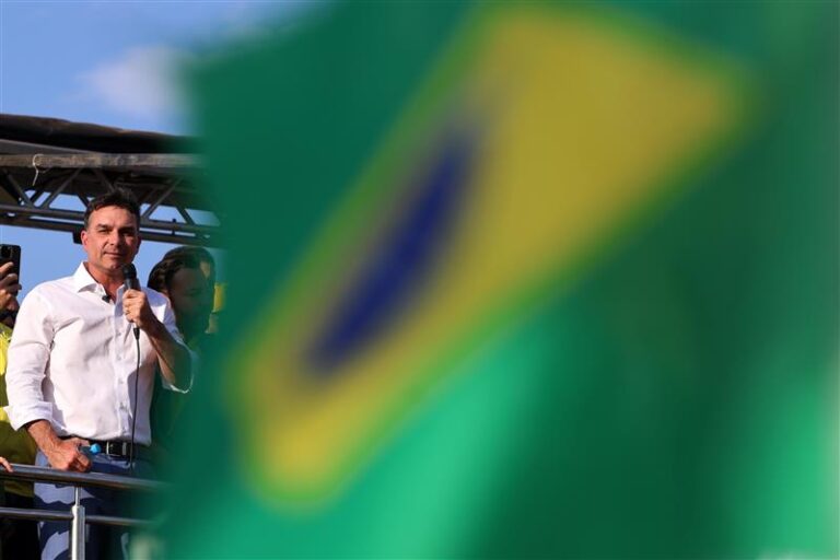 Flávio terá mais palanques estaduais que o pai em 2022