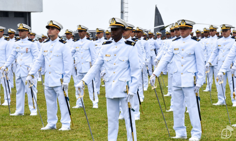 Marinha lança concurso nacional com salário de R$ 9,6 mil