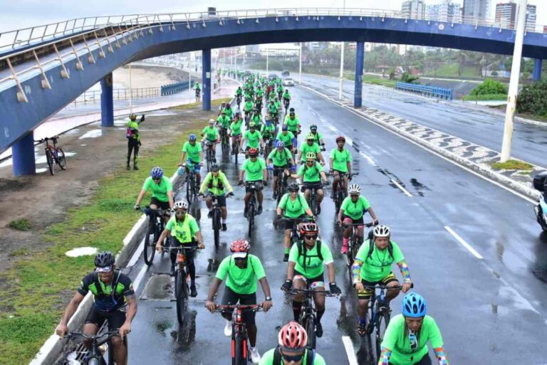Pedal da Cidade reúne ciclistas para passeio em celebração aos 477 anos de Salvador – Acorda Cidade