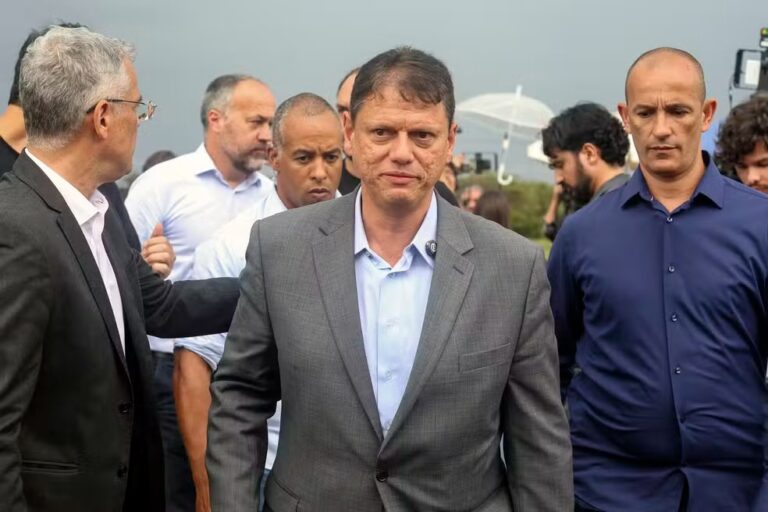 Tarcísio lidera em todos os cenários em São Paulo