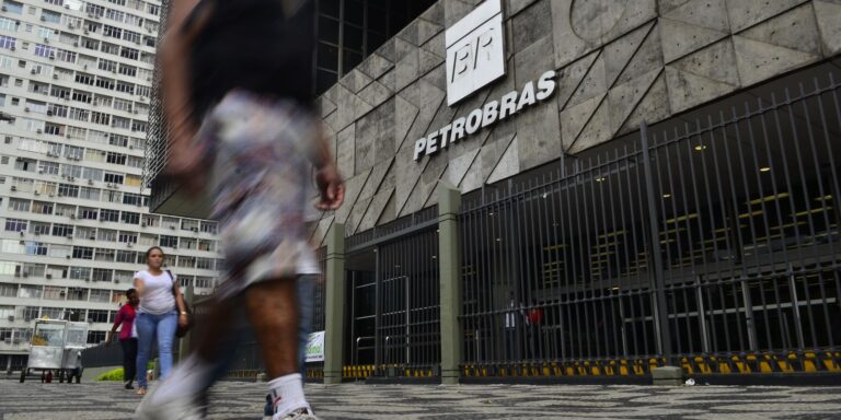 Petrobras reajusta preço do querosene de aviação em 55%