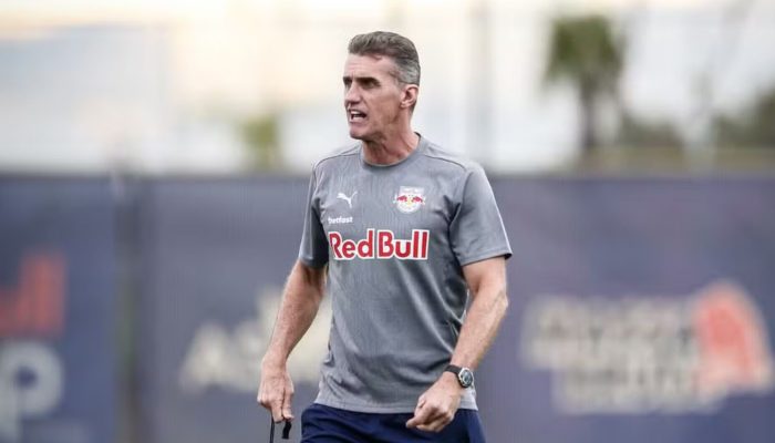 Vitória vai jogar para “gastar o tempo” contra Bragantino
