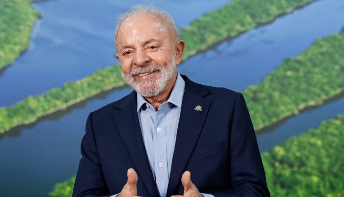 Lula lidera todos os cenários e venceria eleição