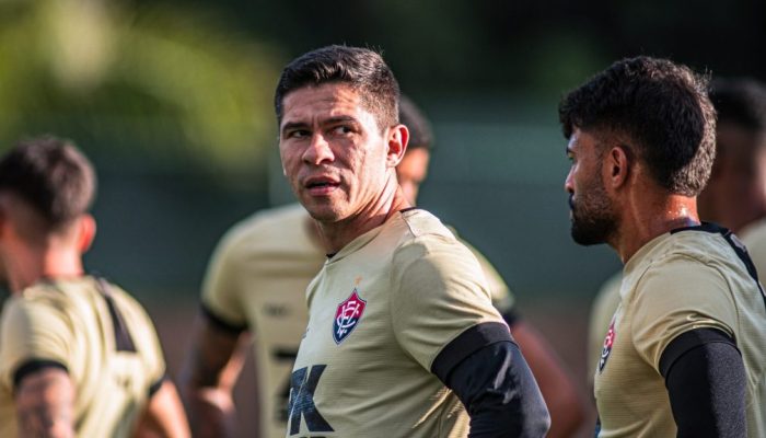 Osvaldo reconhece atuação ruim do Vitória em goleada: "Displicente"