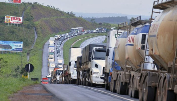 Paralisação? Caminhoneiros se posicionam sobre greve nacional