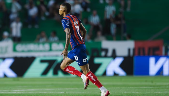 Garçom do Bahia, Ademir pode confirmar melhor temporada da carreira