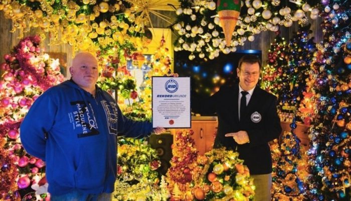 Família bate recorde inusitado e monta mais de 600 árvores