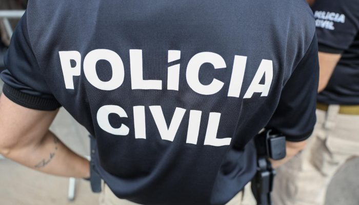 Falso policial é autuado por intimidar funcionários e clientes de