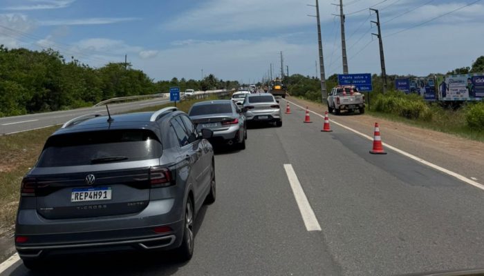 Engarrafamento tira paciência de motoristas na Linha Verde