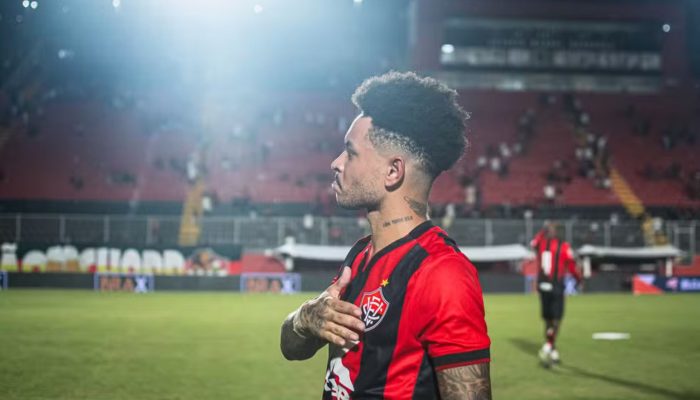 Matheuzinho desabafa sobre decisão do Vitória: “Jogo da minha vida”
