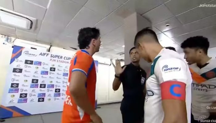 Cueca fora do padrão provoca expulsão inusitada antes de jogo