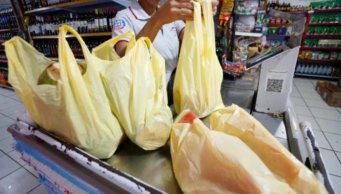STF rejeita recurso e mantém lei das sacolas plásticas em