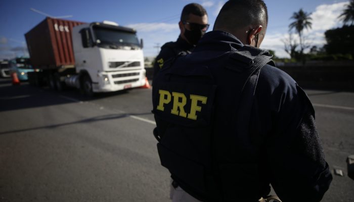 Acidentes deixa mortos e fecha trechos de rodovias na Bahia