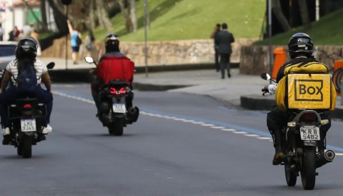 Entregadores de aplicativo podem ter ganho mínimo; entenda