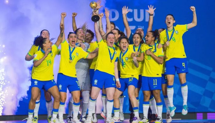 Brasil dá show e conquita a primeira Copa do Mundo