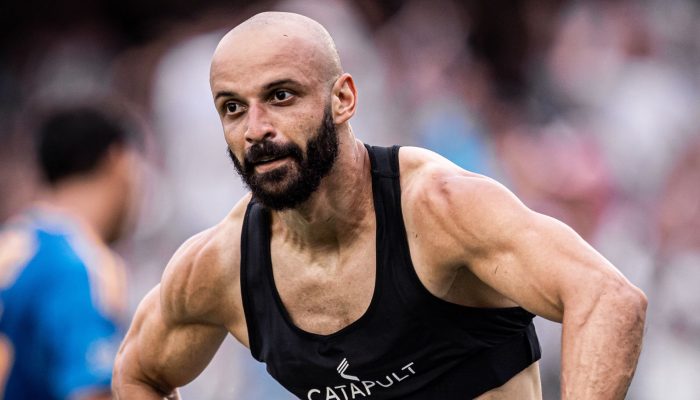 Ex-Bahia repete protagonismo e vira herói do Santos na última