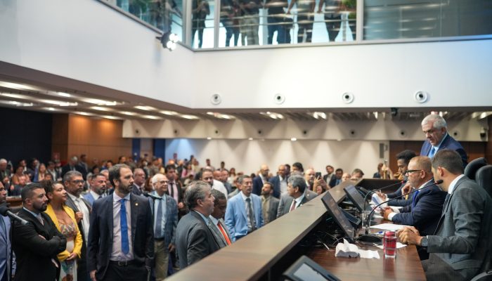 Deputados revogam prisão de presidente da Alerj, Rodrigo Bacellar