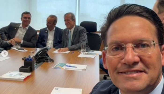 Cotado para o Senado, João Roma se reúne com Flávio