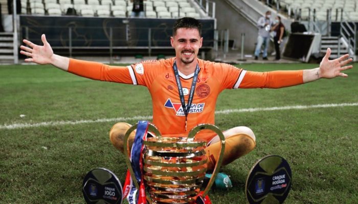 Herói do Nordestão, ex-goleiro do Bahia é anunciado por time