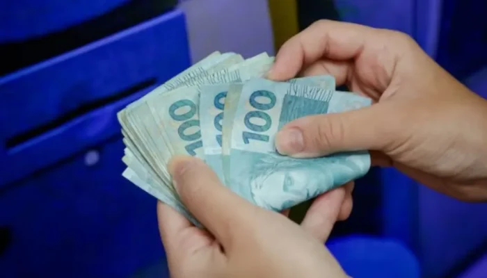 Governo confirma que salário mínimo será de R$ 1.621 em