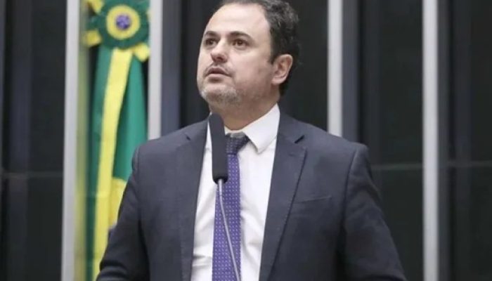 Glauber Braga escapa de cassação e acaba suspenso pela Câmara