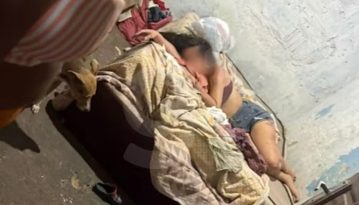 Mulher é presa por produzir pornografia com a filha bebê