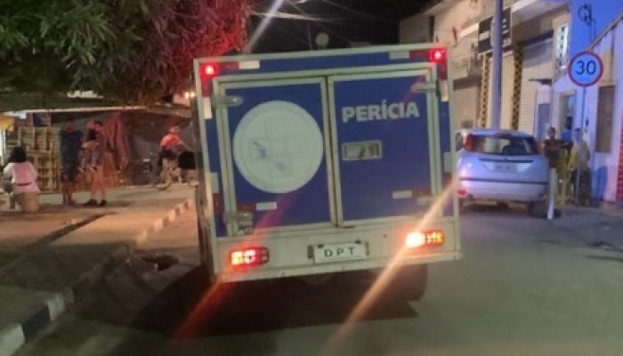 Homem é encontrado morto e carbonizado dentro de casa em
