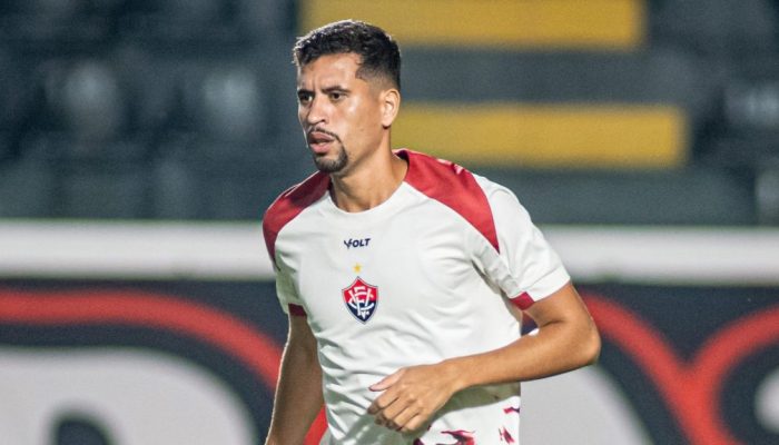 Vitória não renova contrato com meio-campista; saiba quem