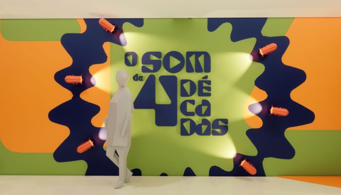 A TARDE FM inaugura exposição sobre 4 décadas da história