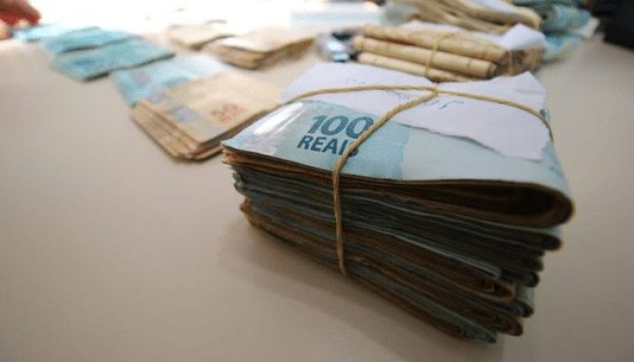 Com R$ 100 mil e carro de luxo, chefe do