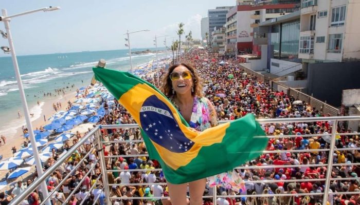 Daniela Mercury cobra STF por demora em ação contra Eduardo