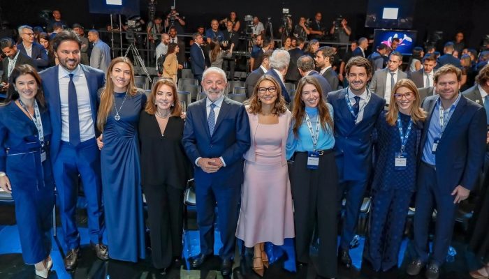 Bolsonaristas detonam SBT após presença de Lula em evento