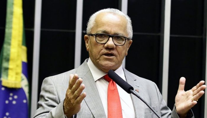 Josias minimiza movimento de Luciano Araújo e faz afago