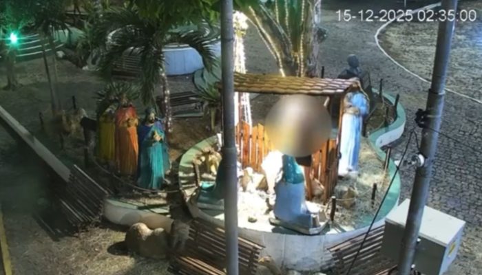 mulher é presa após destruir imagem de santo em presépio