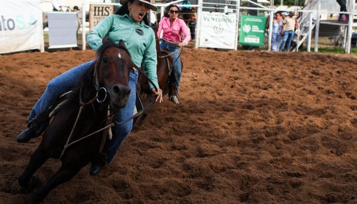 A pista é delas! Mulheres e crianças brilham no Ranch