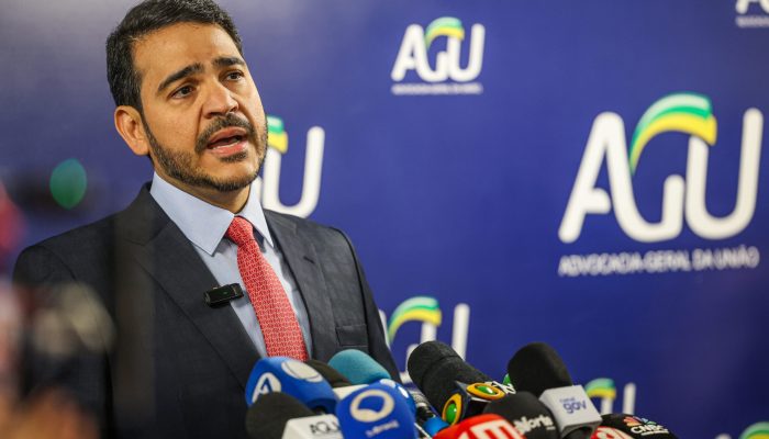 AGU pede que Gilmar recue sobre decisão de impeachment de