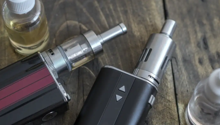 Adolescente perde pedaços dos pulmões após três anos de uso