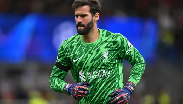 Alisson-brilha-e-Liverpool-vence-Tottenham-com-um-a-mais.webp.webp