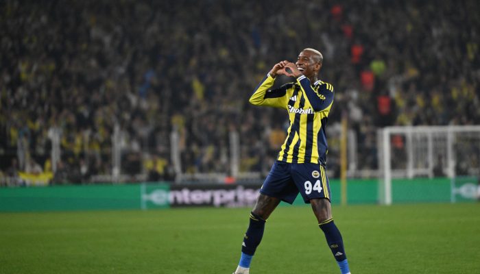 Anderson Talisca vive noite mágica na Liga Europa