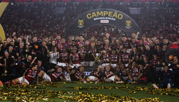 Apos-gloria-na-Libertadores-Flamengo-amplia-festa-com-titulo-do.webp.webp