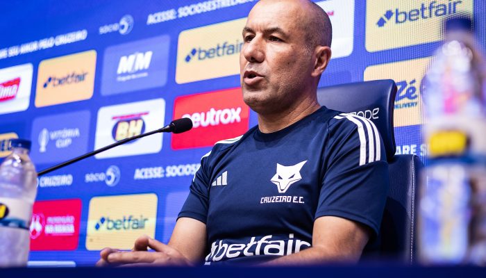 Após perder técnico, gigante da Série A marca reunião com